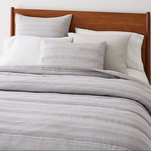 WEST ELM Dobby Ladder Lofty KING Quilt+2 KING shams, MATCH SET in Neutral Gray!!